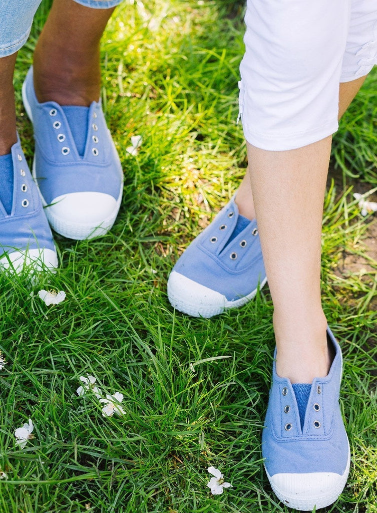 Hampton Canvas Plum Plimsolls in Cornflower